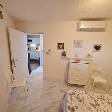 Au Nid Douillet Du Cap D'agde אגדה